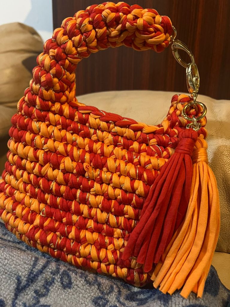 Sac orange rouge pompons MALETHELI