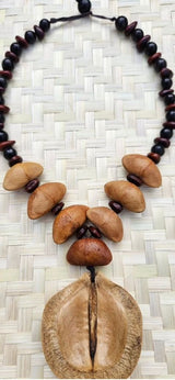 Collier perles naturelles et coque MALETHELI