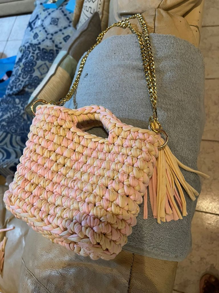 Pochette rose chaîne dorée MALETHELI